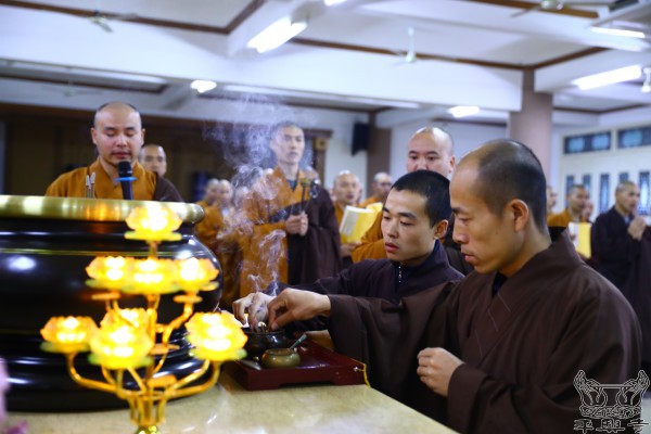 觀世音菩薩出家日，九位淨人剃度出家