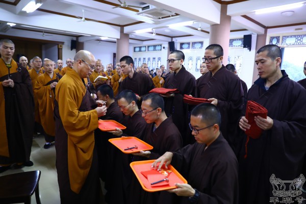 觀世音菩薩出家日，九位淨人剃度出家