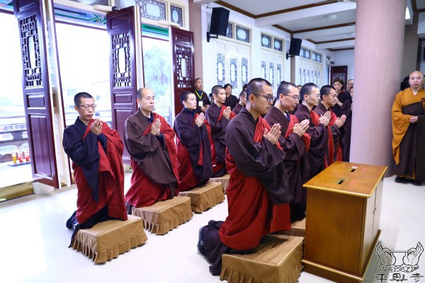 觀世音菩薩出家日，九位淨人剃度出家